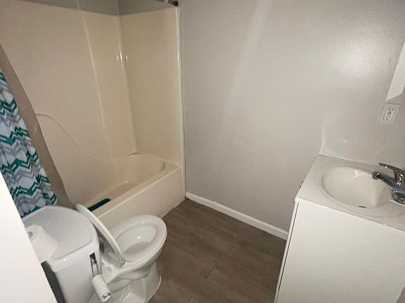 4th image of 2833 Seneca Ave #5