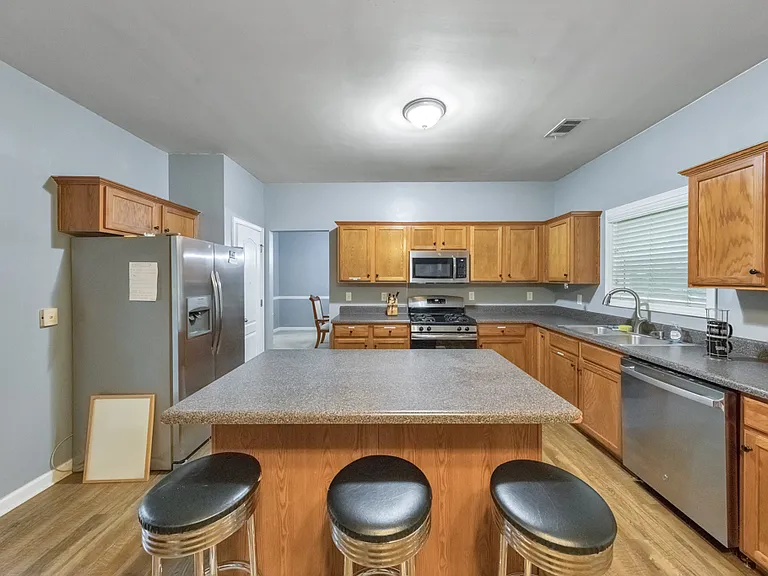 179 Holbrook Dr — Photo 22