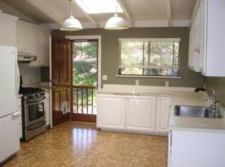 390 Summit Dr, Redwood City, CA 94062