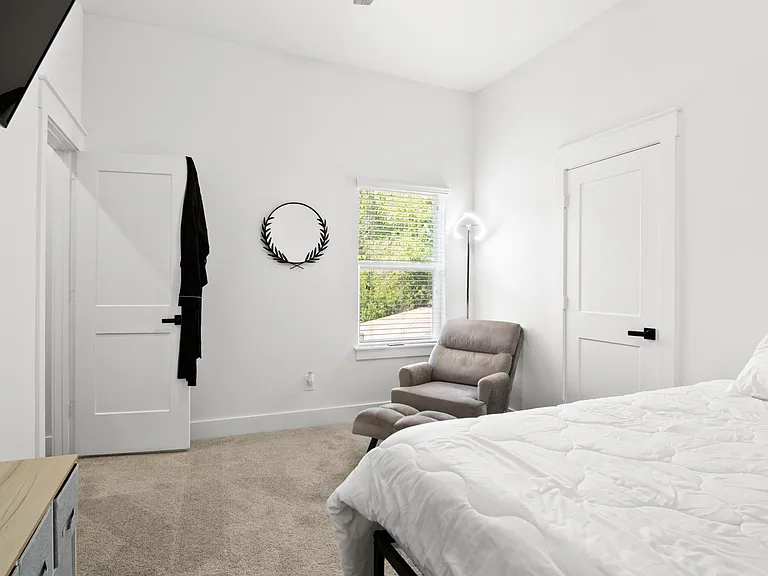 1704 Worms St — Photo 22