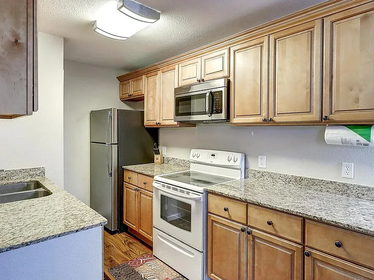 1011 Ennis Joslin 234 — Photo 22