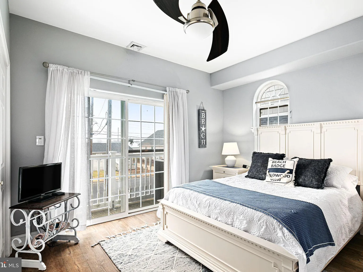5 bed, 4.0 bath, 3059 sqft, $4,000 — Photo 4
