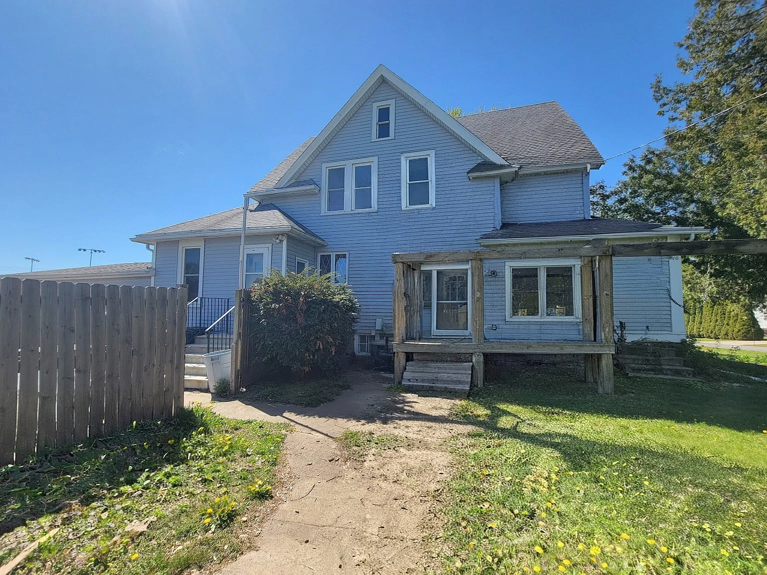 3 bed, 1456 sqft, $1,895 — Photo 2