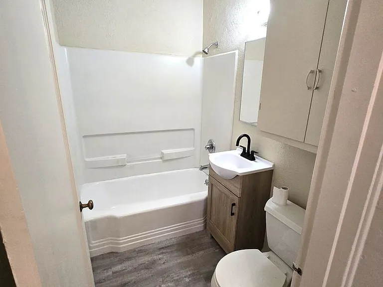 7020 NE Halsey St — Photo 7