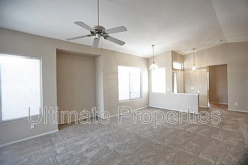 3 bed, 2.0 bath, 1407 sqft, $2,095 — Photo 4