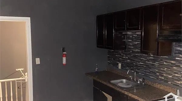 3 bed, 1000 sqft, $1,725 — Photo 3