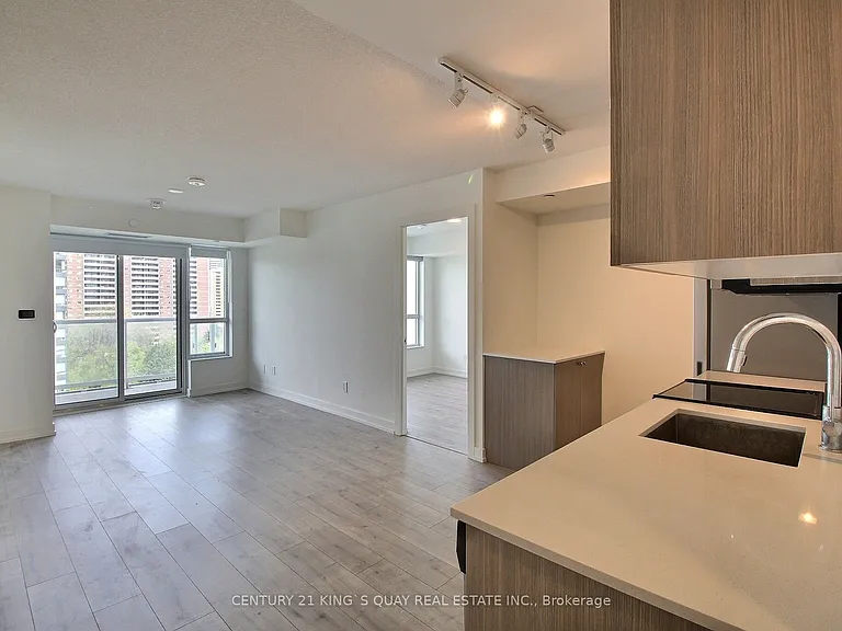 10 Wilby Cres #907 — Photo 4