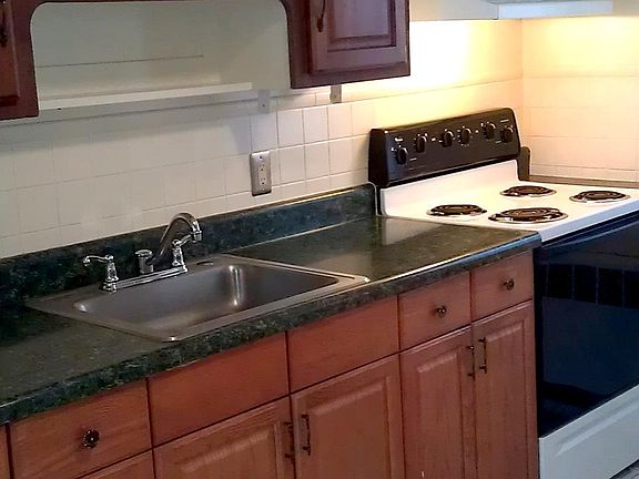 Large Eat-in Kitchen