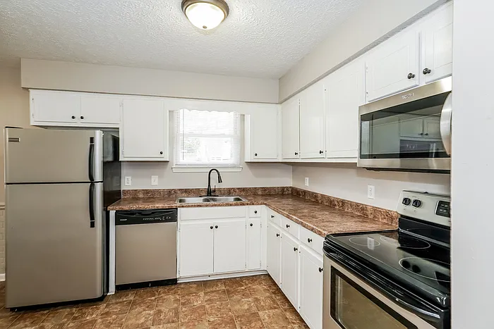 3652 Chesapeake Dr — Photo 6