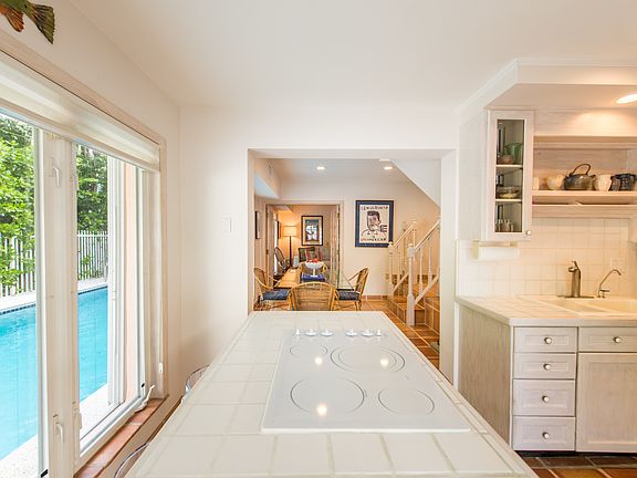 5th image of 4011 Malaga Ave
