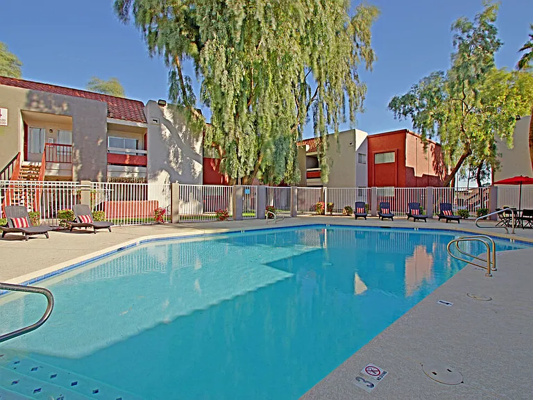 544 Southern Apartments — Photo 30