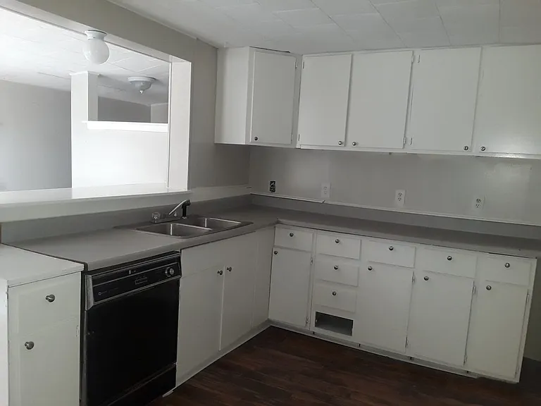 255 Elmore St — Photo 2