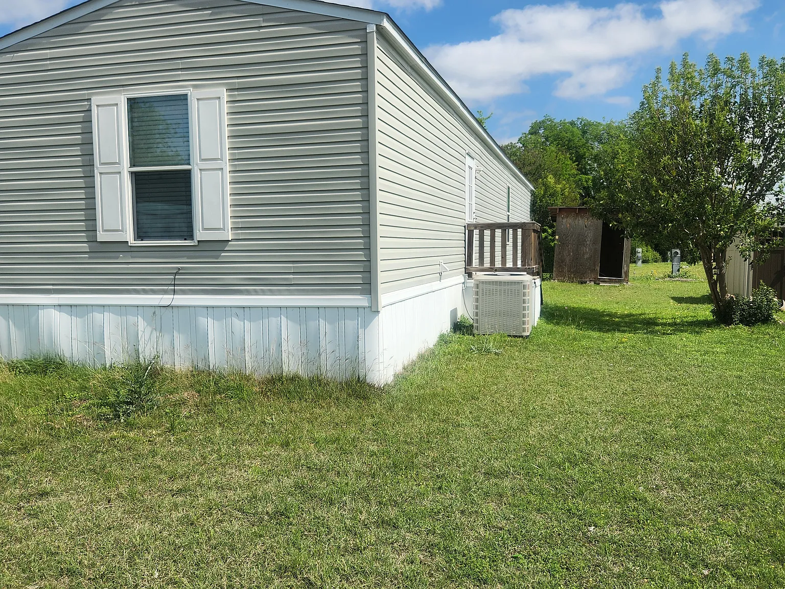3 bed, 1152 sqft, $690 — Photo 1