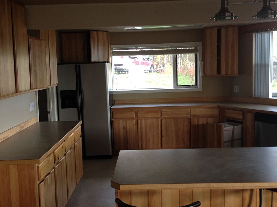 Kitchen no lights on.