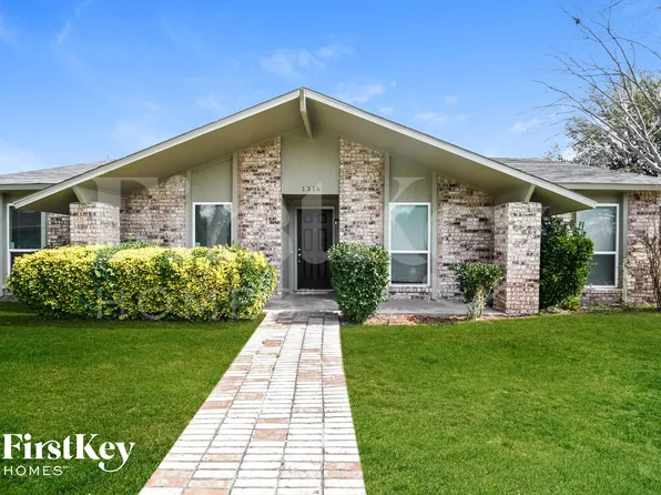 1316 Royal Oak Dr, Desoto, TX 75115