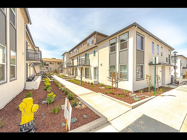 29713 Hansen St — Photo 2