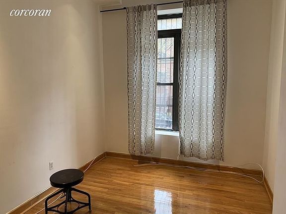 4th image of 268 W 132nd St #1A