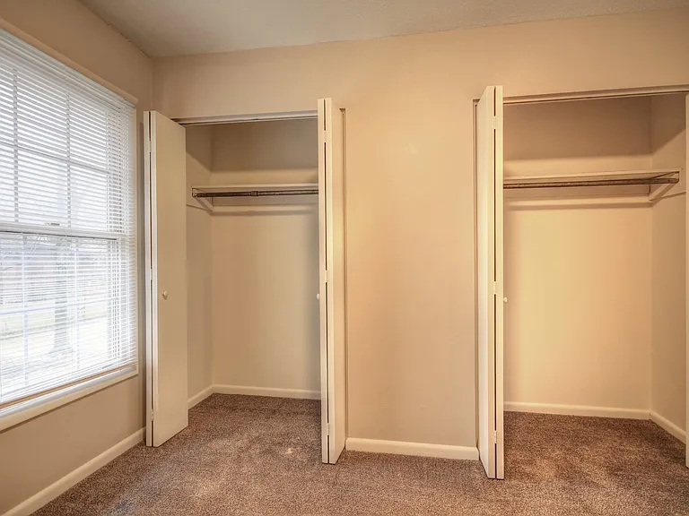 1515 Lincolnshire Dr — Photo 20