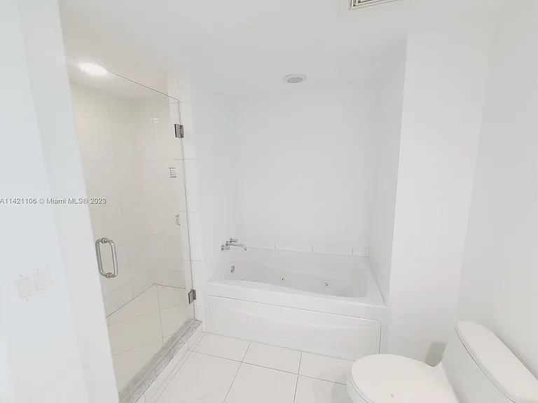 55 SE 6th St #1208 — Photo 4