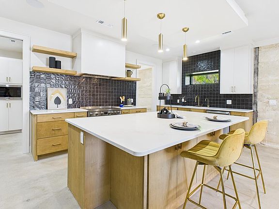 2nd image of 1905 Beaty Rd