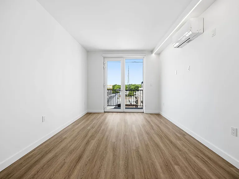 100 Sullivan Pl #504 — Photo 11
