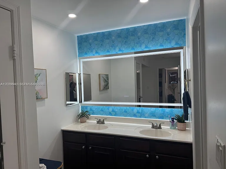 995 Riverside Dr #111 — Photo 10