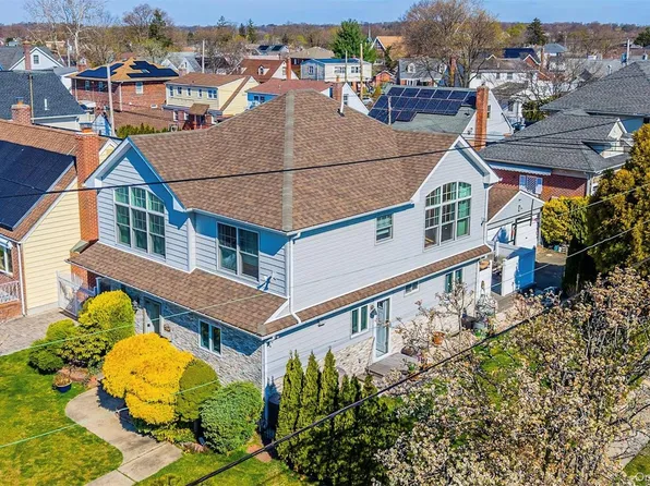 253 DEVONSHIRE DR, New Hyde Park, NY 11040