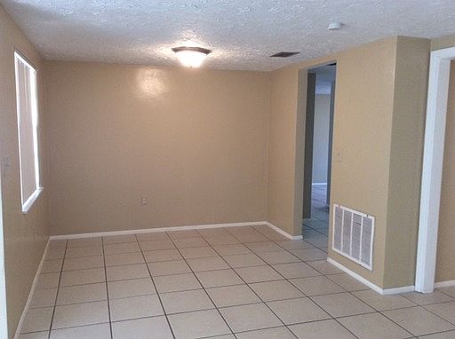 5th image of 3439 Truman Dr