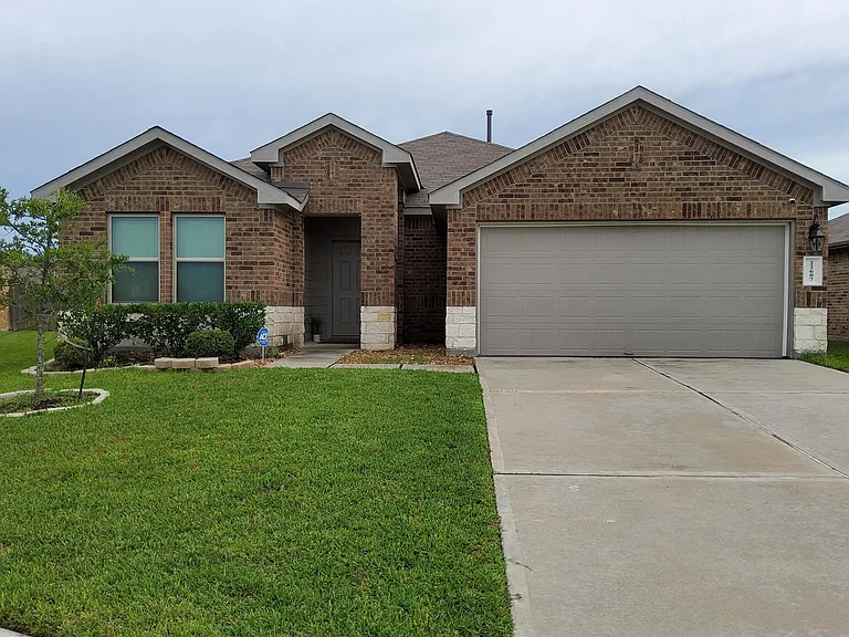 22607 Castello Lakes Dr — Photo 1