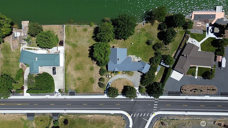 2nd image of 2009 Westshore Drive