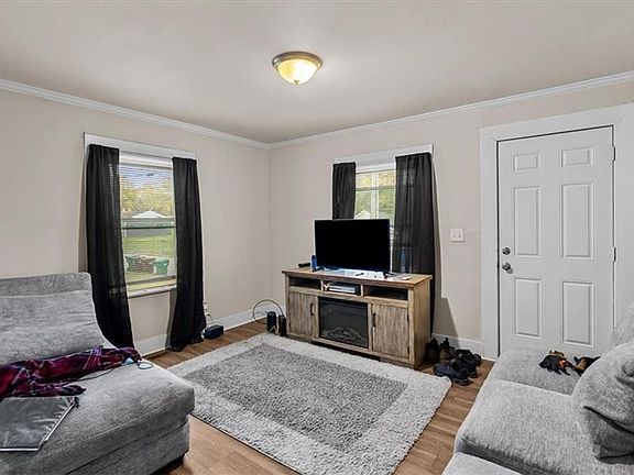 3rd image of 210 Morgan Pl