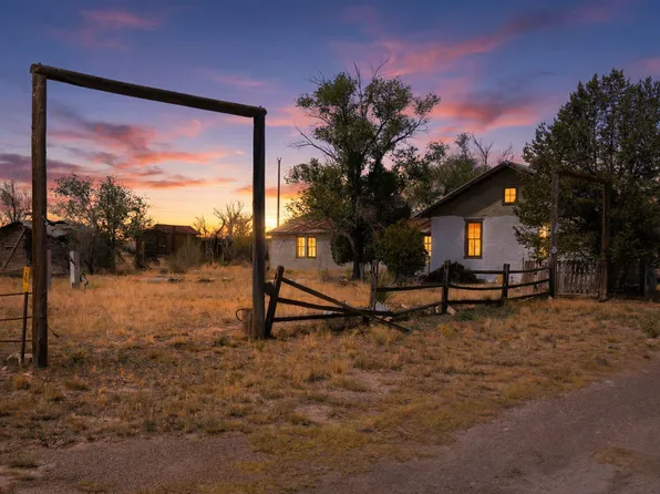202 6th St, Estancia, NM 87016
