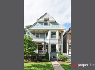 1922 W Lunt Ave, Chicago, IL 60626