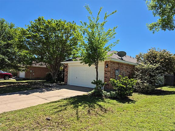 4th image of 1001 Rock Springs Dr