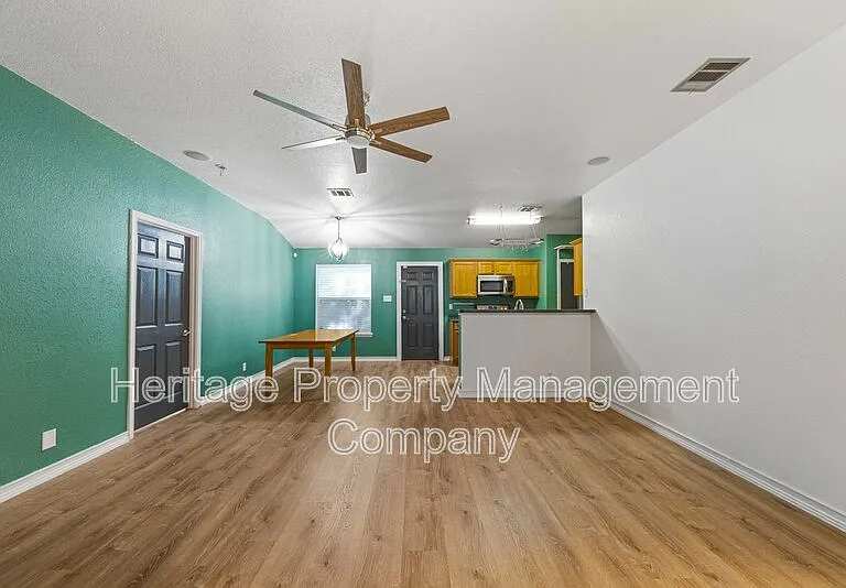 719 Eagle Trl — Photo 5