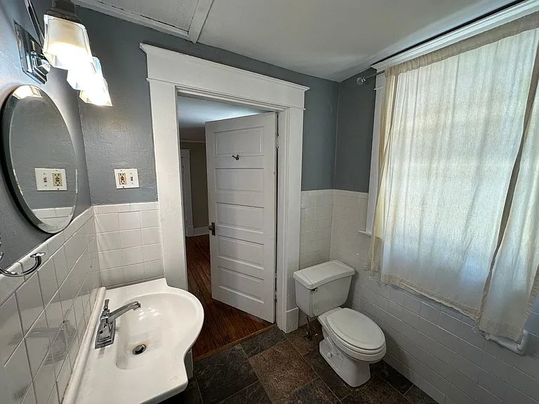1884 Vinton Ave — Photo 24