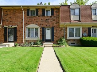 1042 Lioncrest Dr, Richton Park, IL 60471