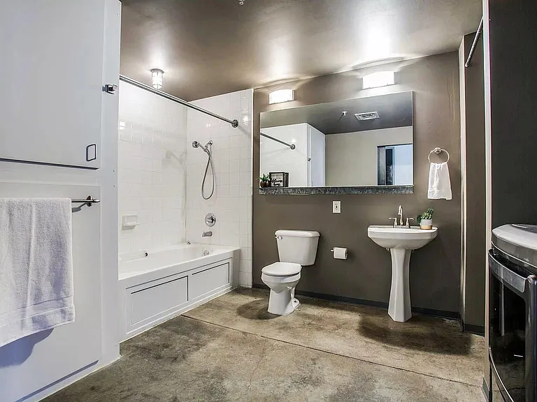 1122 Jackson St #204 — Photo 7