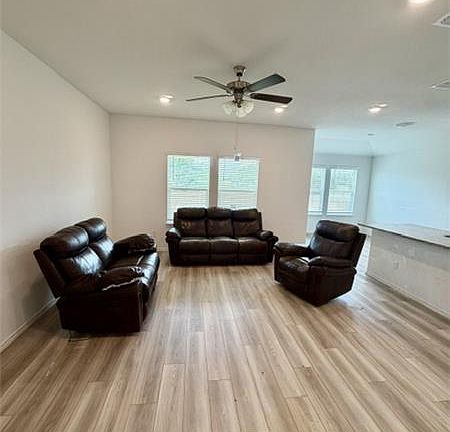 4th image of 12516 Tarres Ct