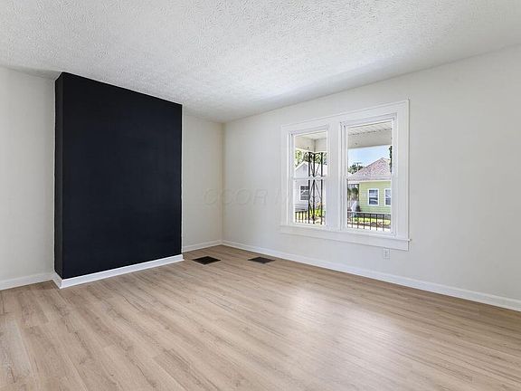 3rd image of 760 Siebert St