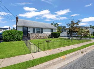 7 Prose St, Hicksville, NY 11801