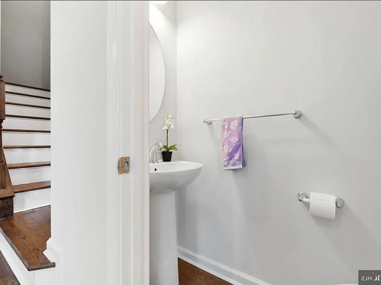 164 Mulberry Dr — Photo 9