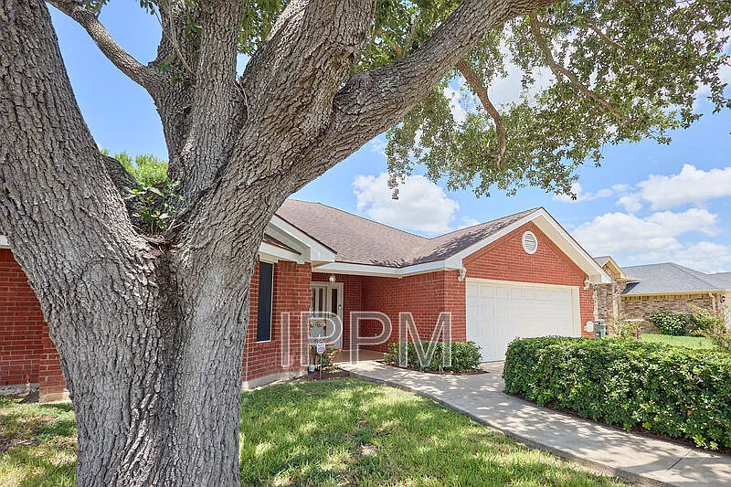 4 bed, 3.0 bath, 2062 sqft, $2,300 — Photo 2