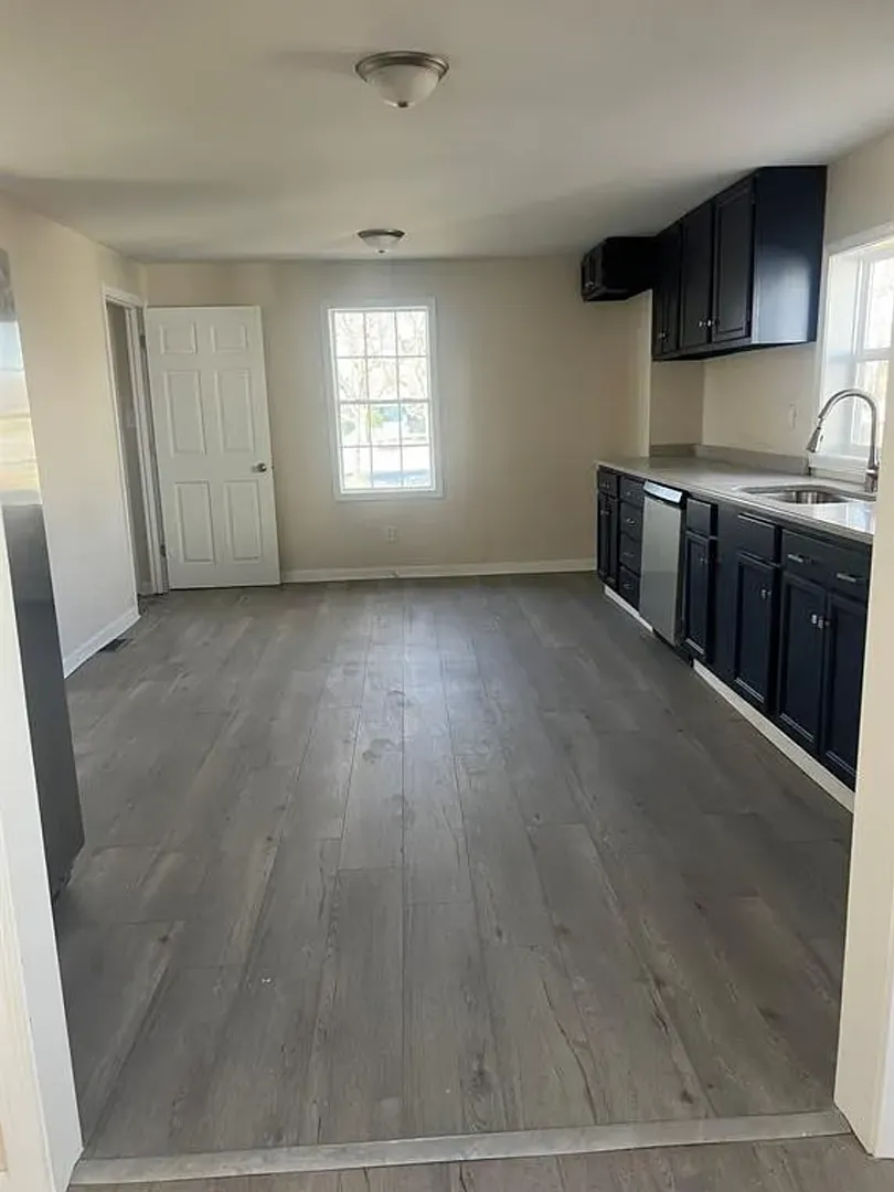 2205 Hendricks St — Photo 2