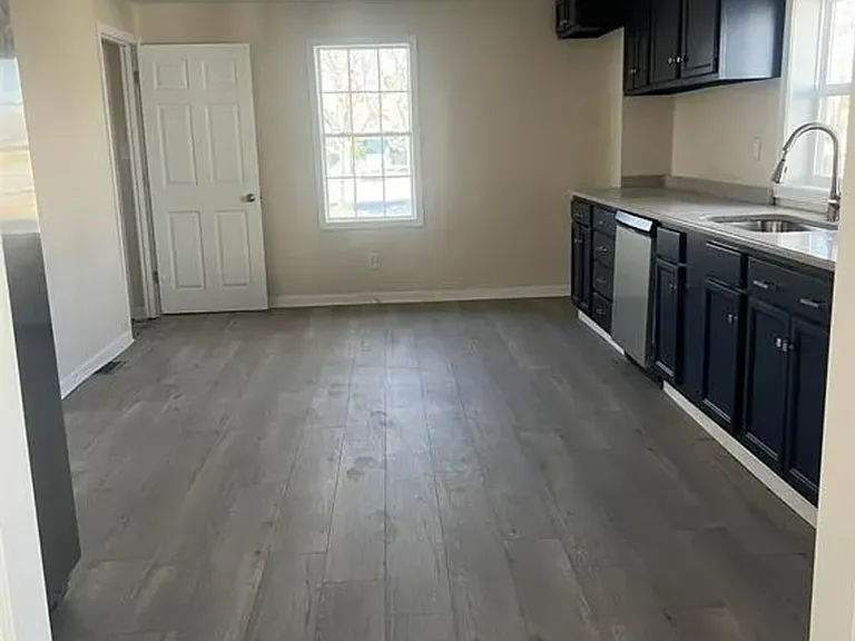 2205 Hendricks St — Photo 2