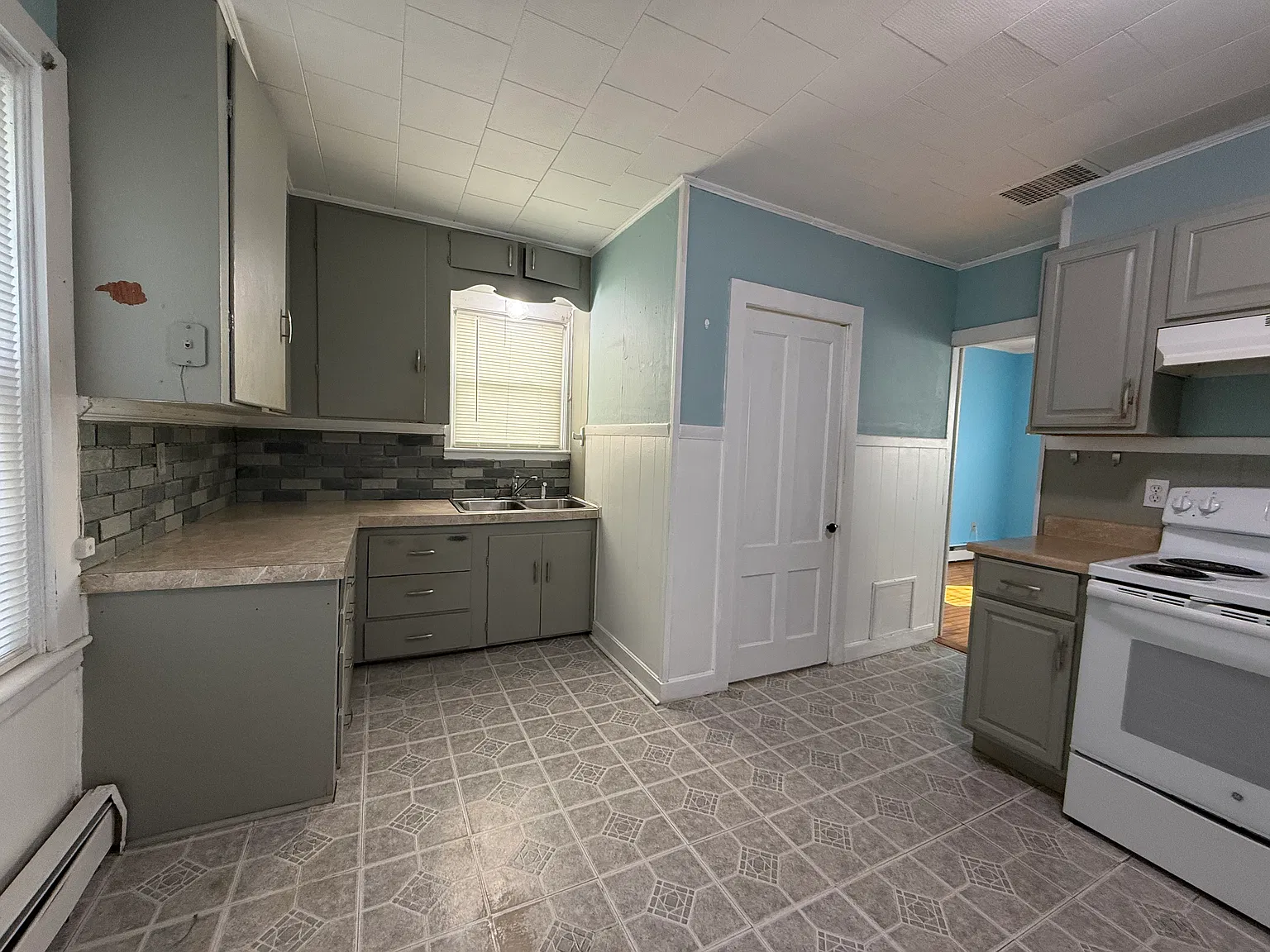 3 bed, 1200 sqft, $1,500 — Photo 3