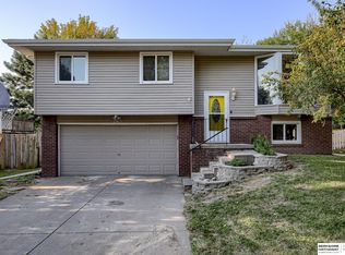 1805 Independence Cir, Lincoln, NE 68521