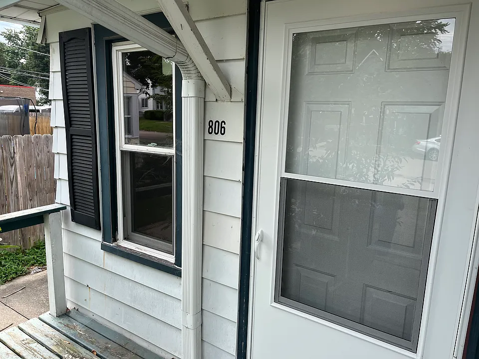 806 Grove St