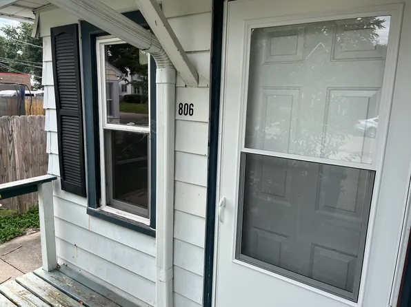 806 Grove St, Dekalb, IL 60115