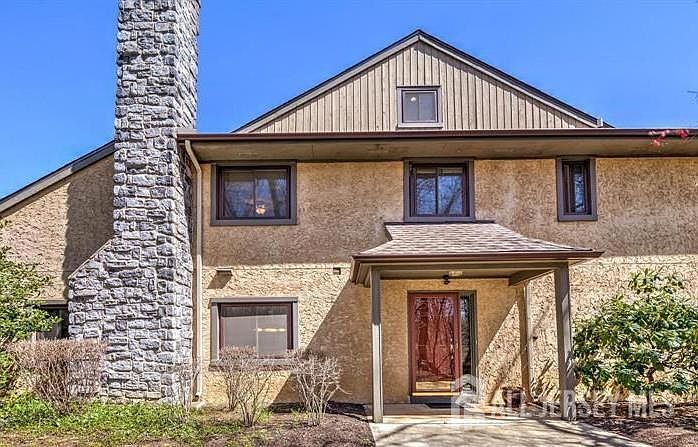1st image of 17 Ashford Dr